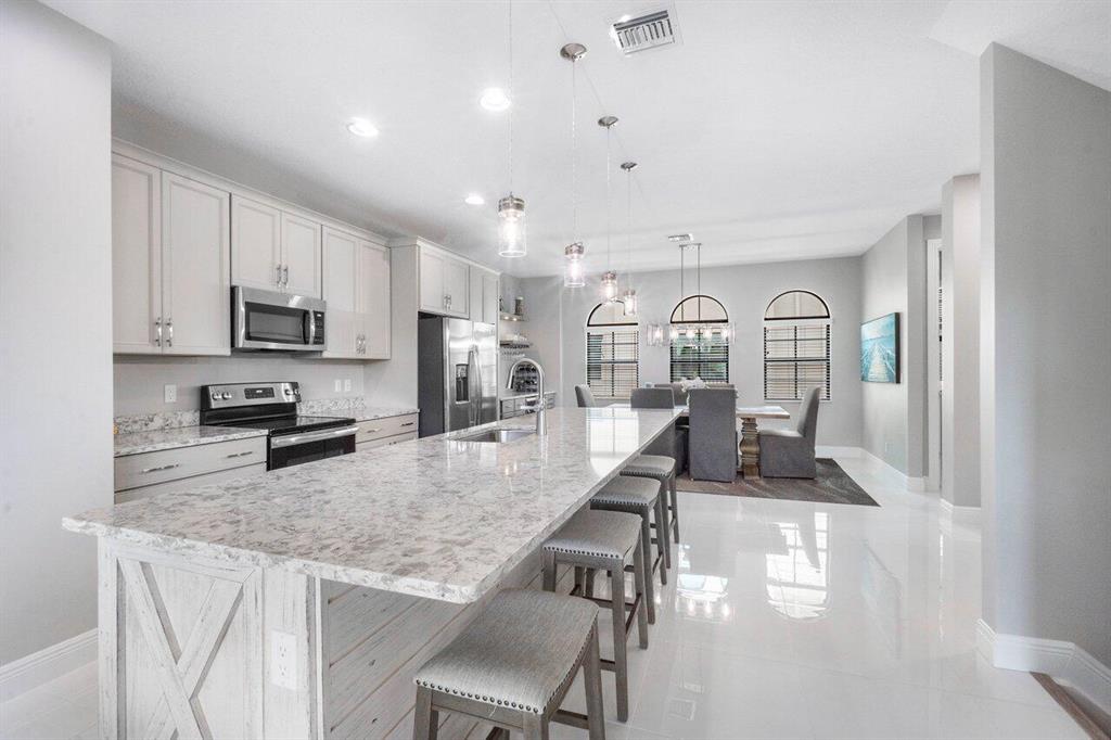 617 Windward Circle N