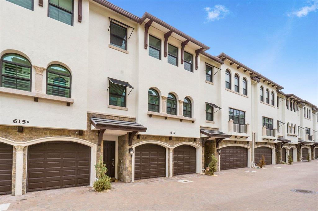 617 Windward Circle N