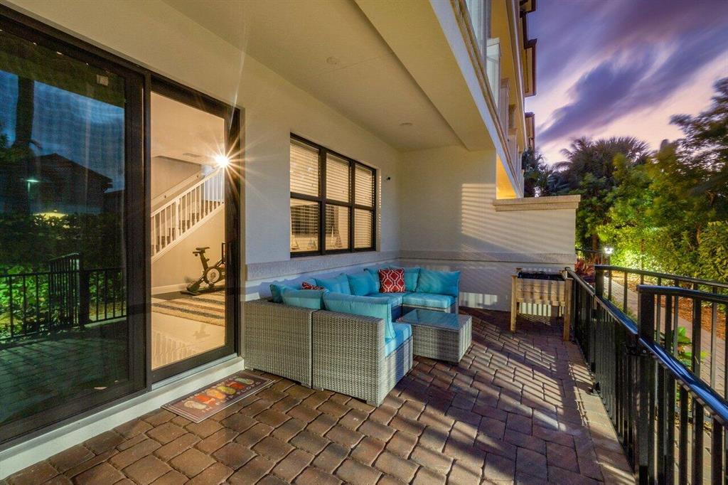 617 Windward Circle N