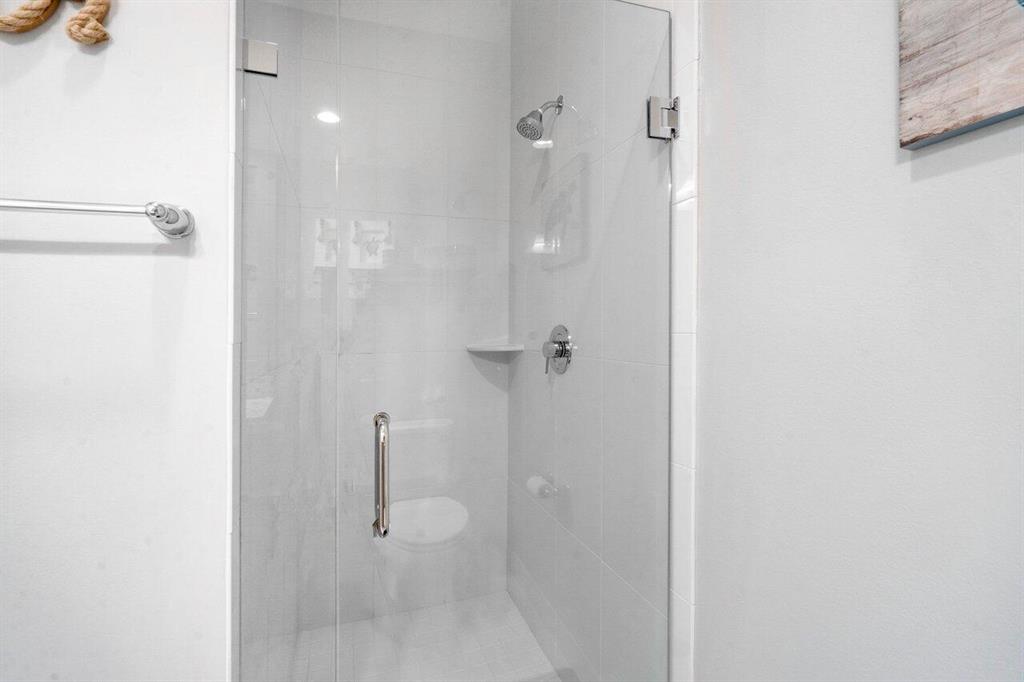 617 Windward Circle N