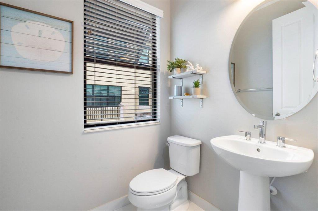 617 Windward Circle N