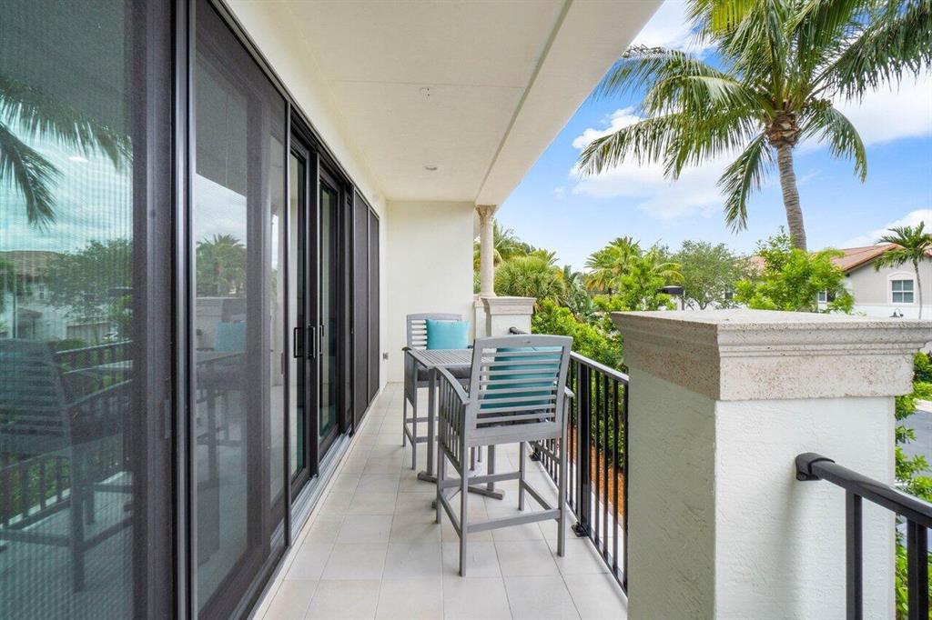 617 Windward Circle N