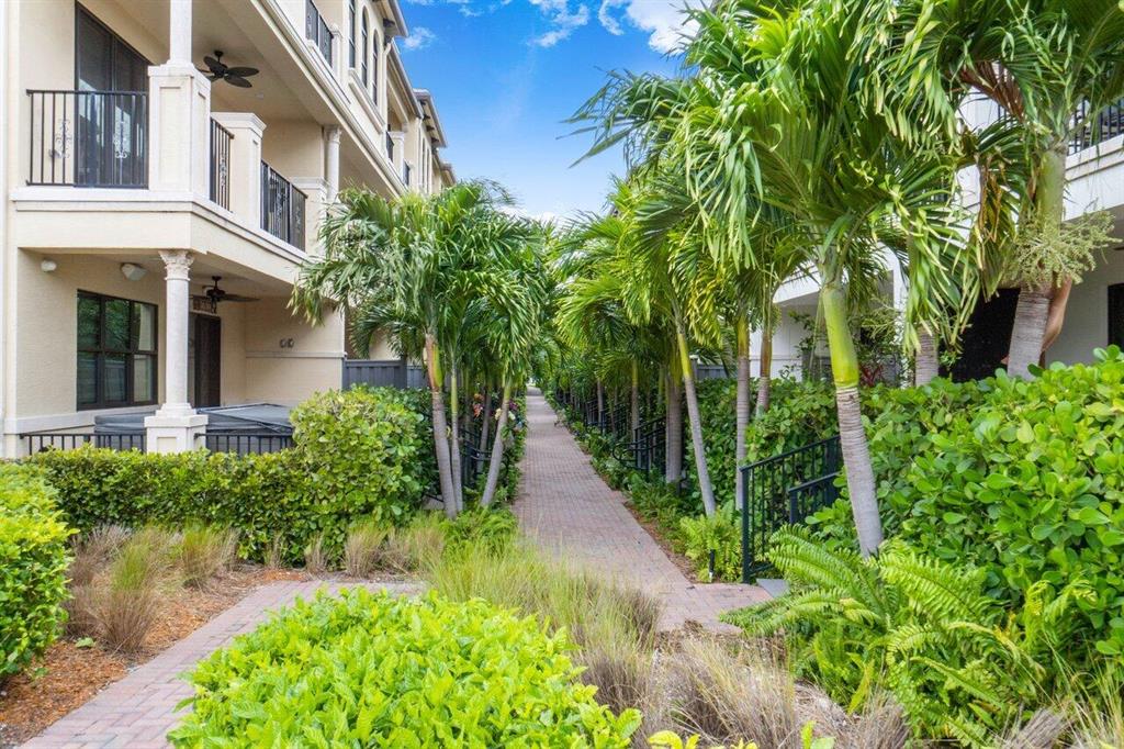 617 Windward Circle N