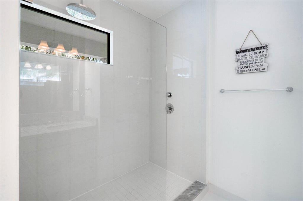 617 Windward Circle N