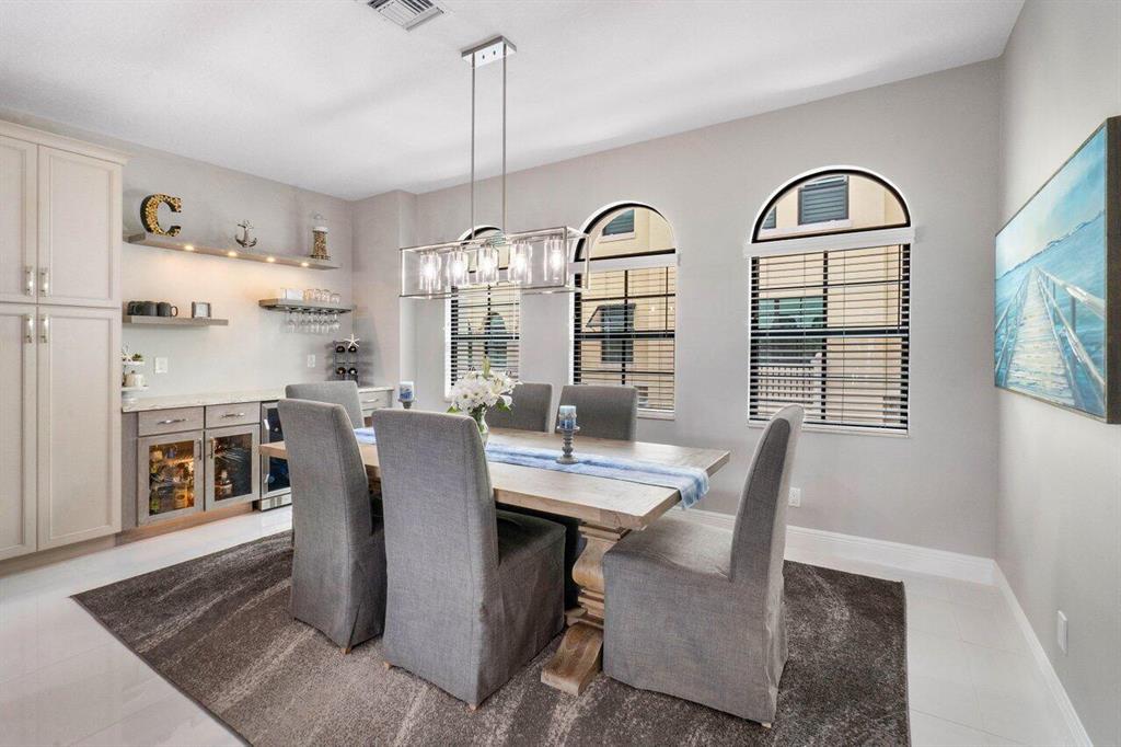 617 Windward Circle N