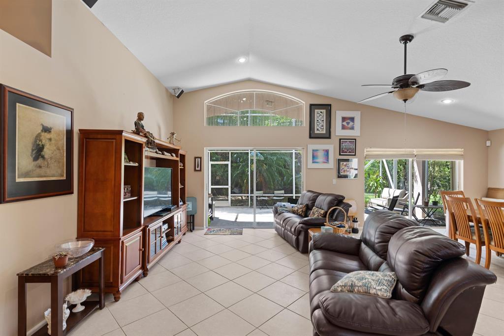 1004 SE Westminister Place