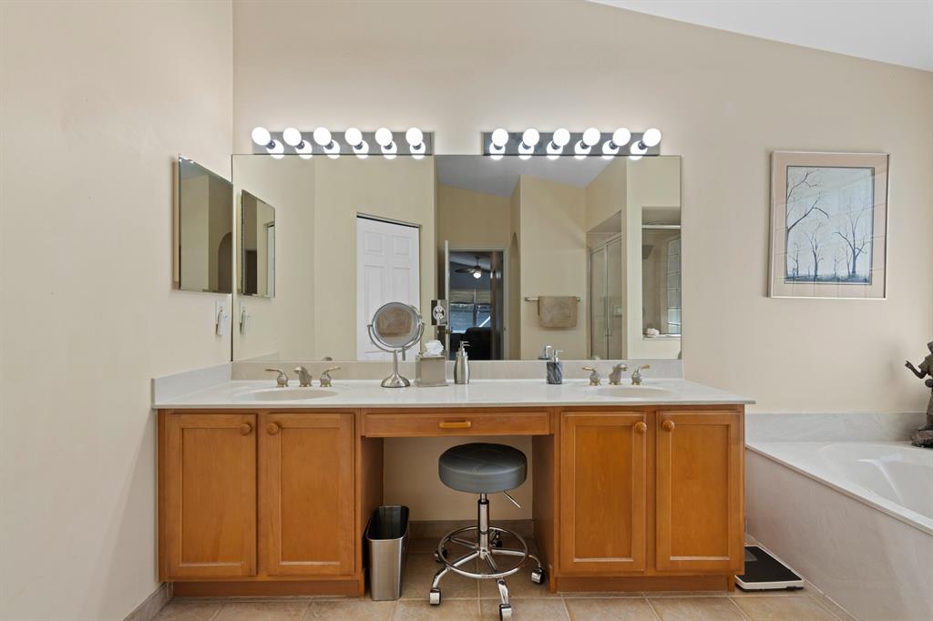 1004 SE Westminister Place