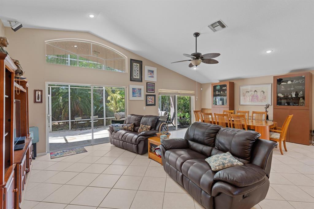 1004 SE Westminister Place