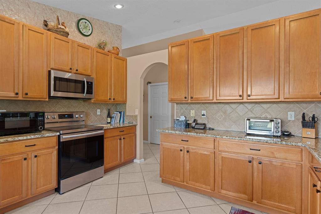 1004 SE Westminister Place
