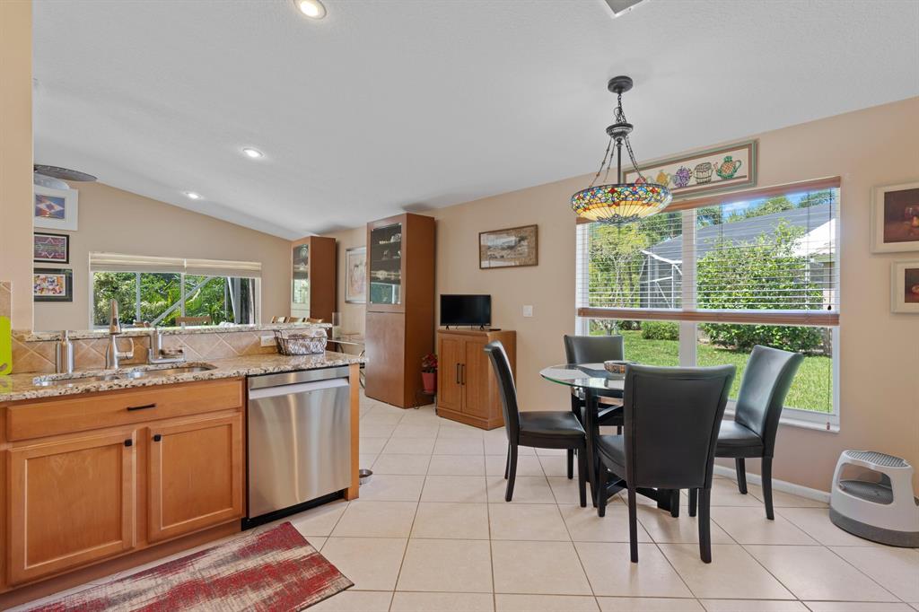 1004 SE Westminister Place
