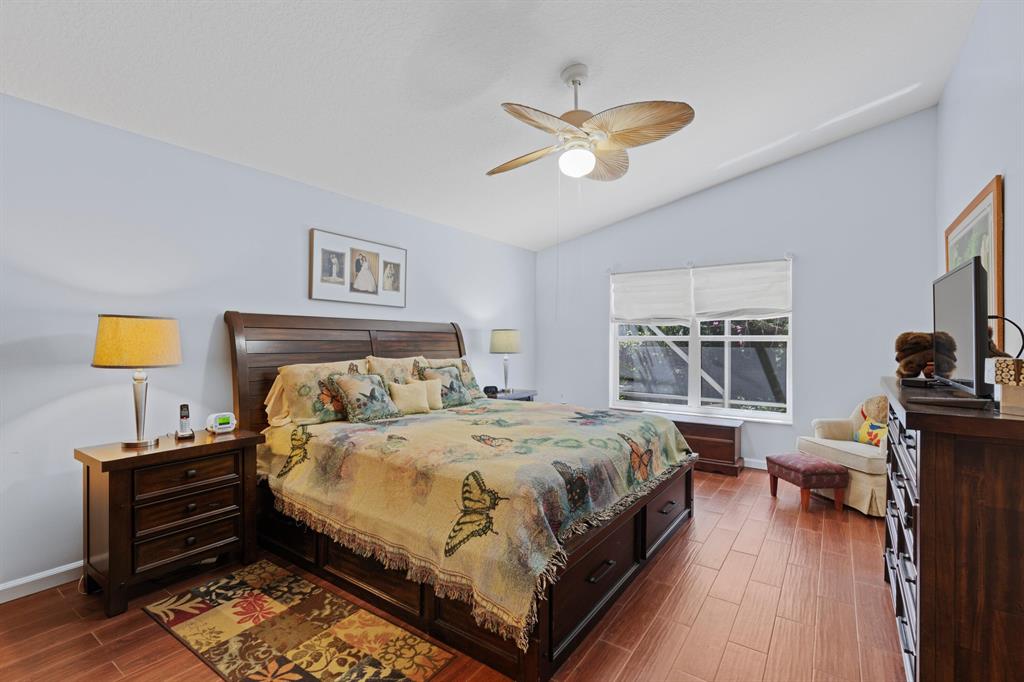 1004 SE Westminister Place