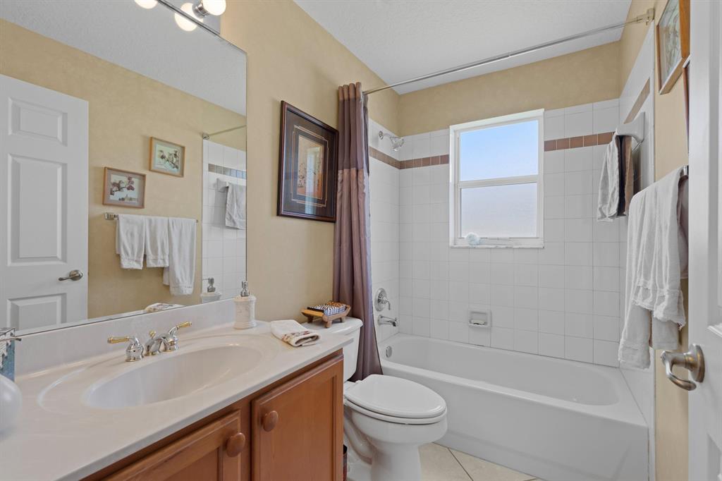 1004 SE Westminister Place