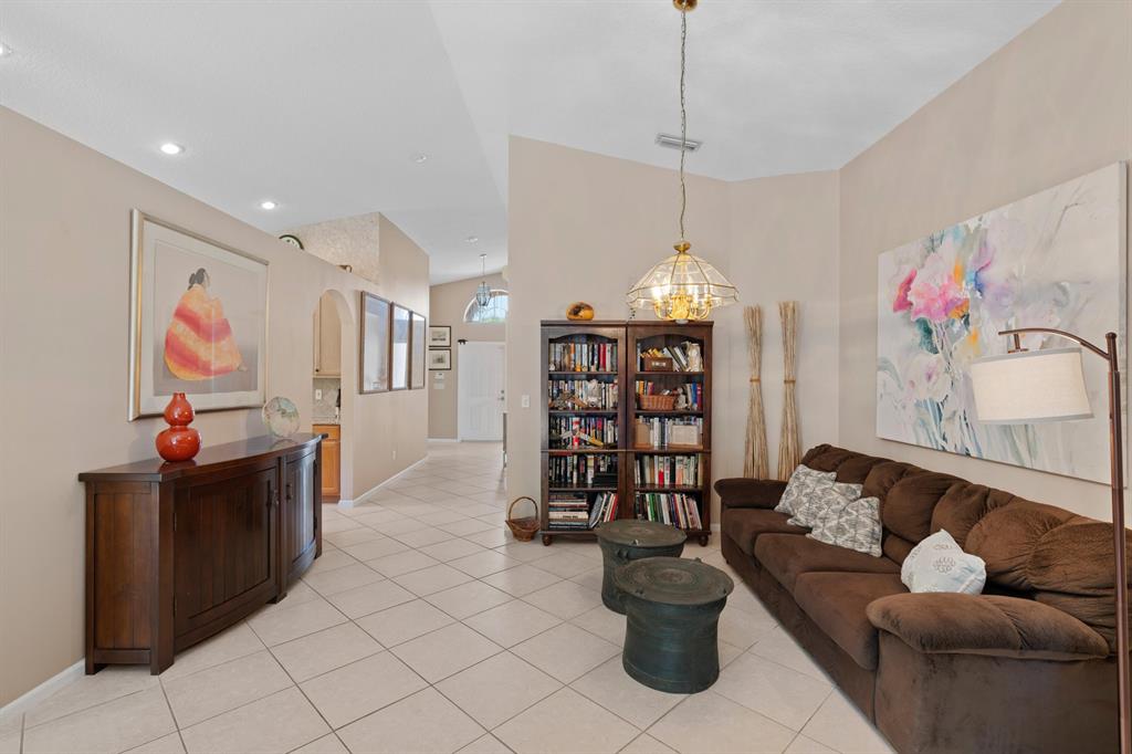 1004 SE Westminister Place