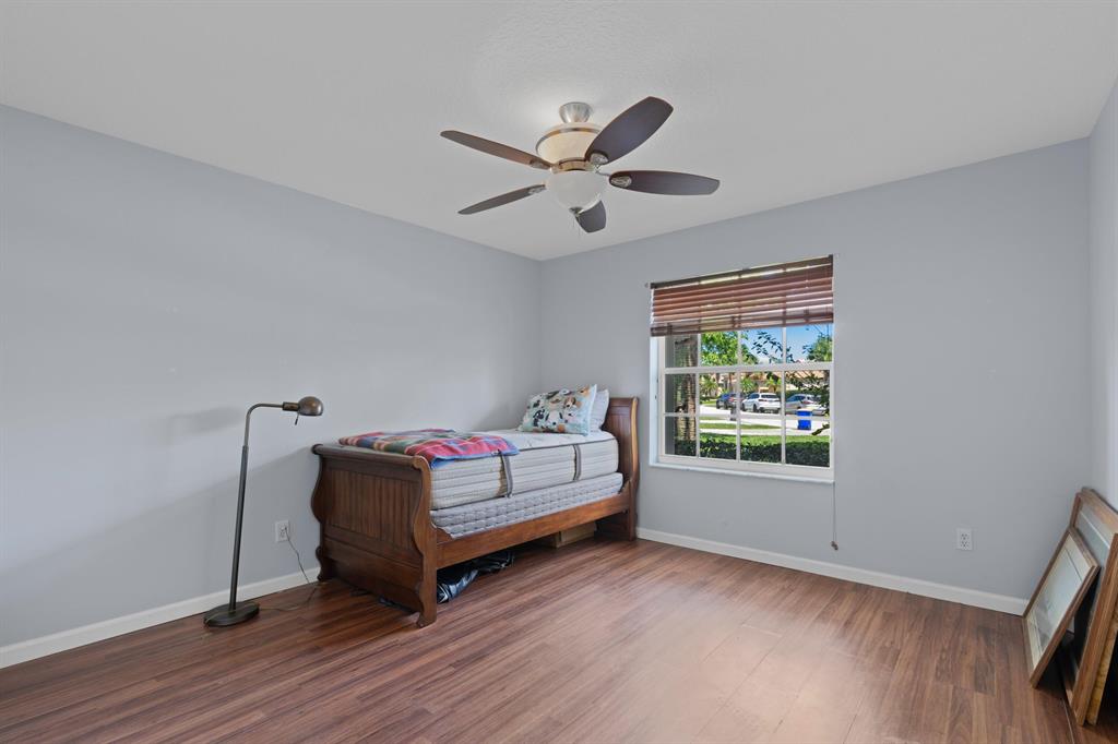 1004 SE Westminister Place