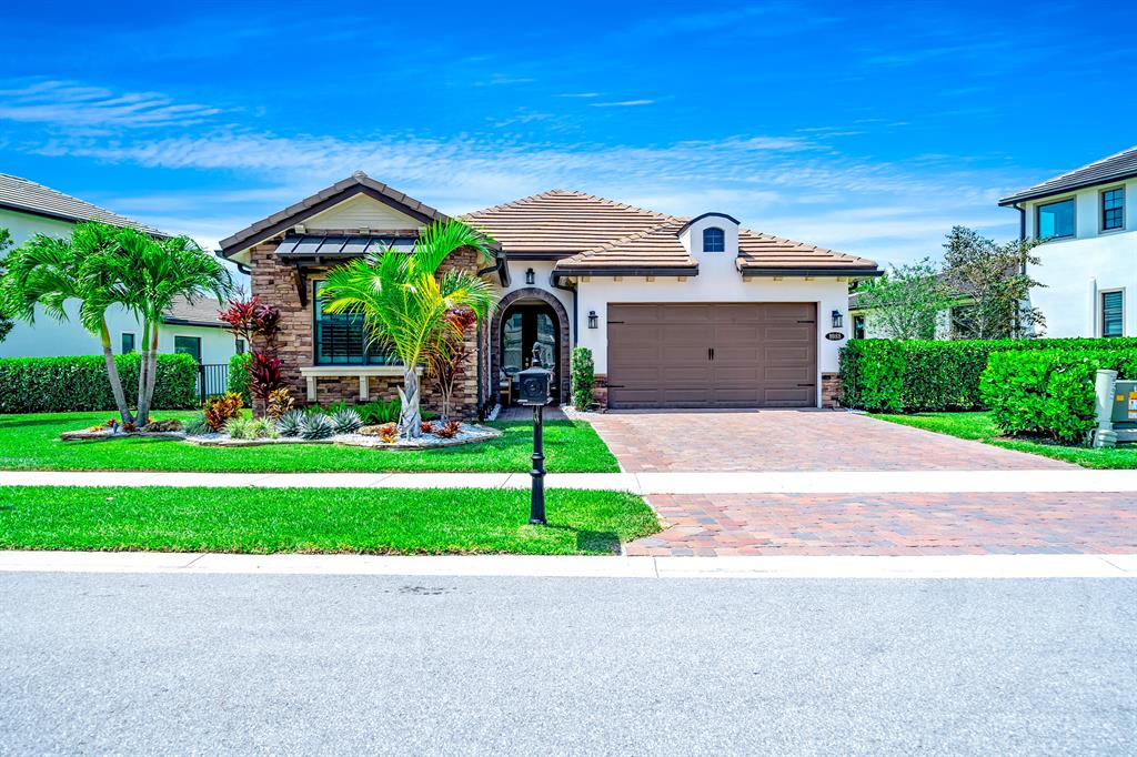 8988 Grand Prix Lane