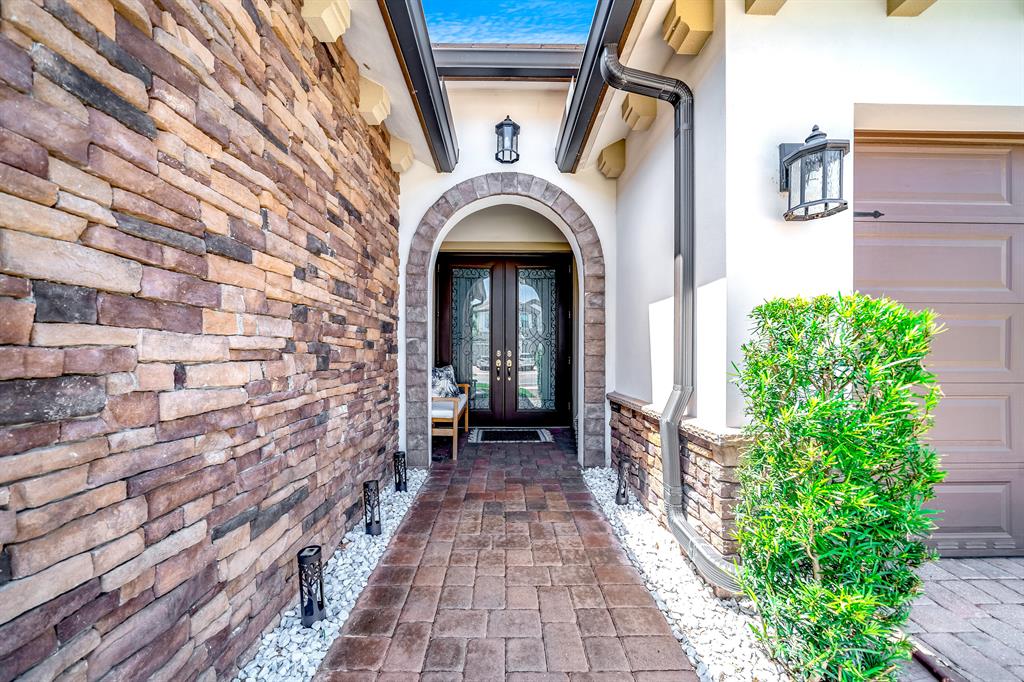 8988 Grand Prix Lane