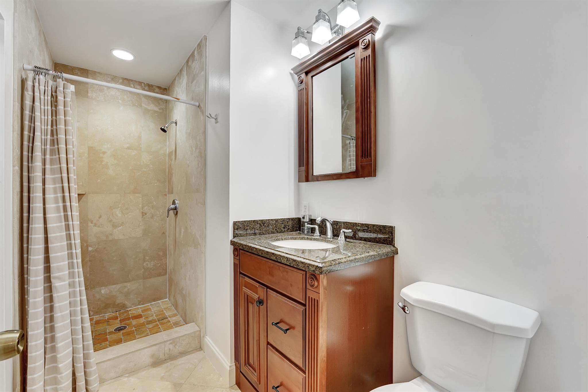 1010 NE 8th Avenue Unit: 32f