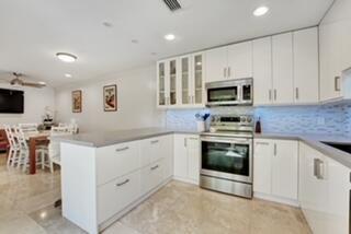 1010 NE 8th Avenue Unit: 32f