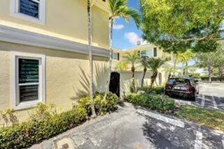 1010 NE 8th Avenue Unit: 32f