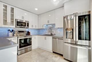 1010 NE 8th Avenue Unit: 32f