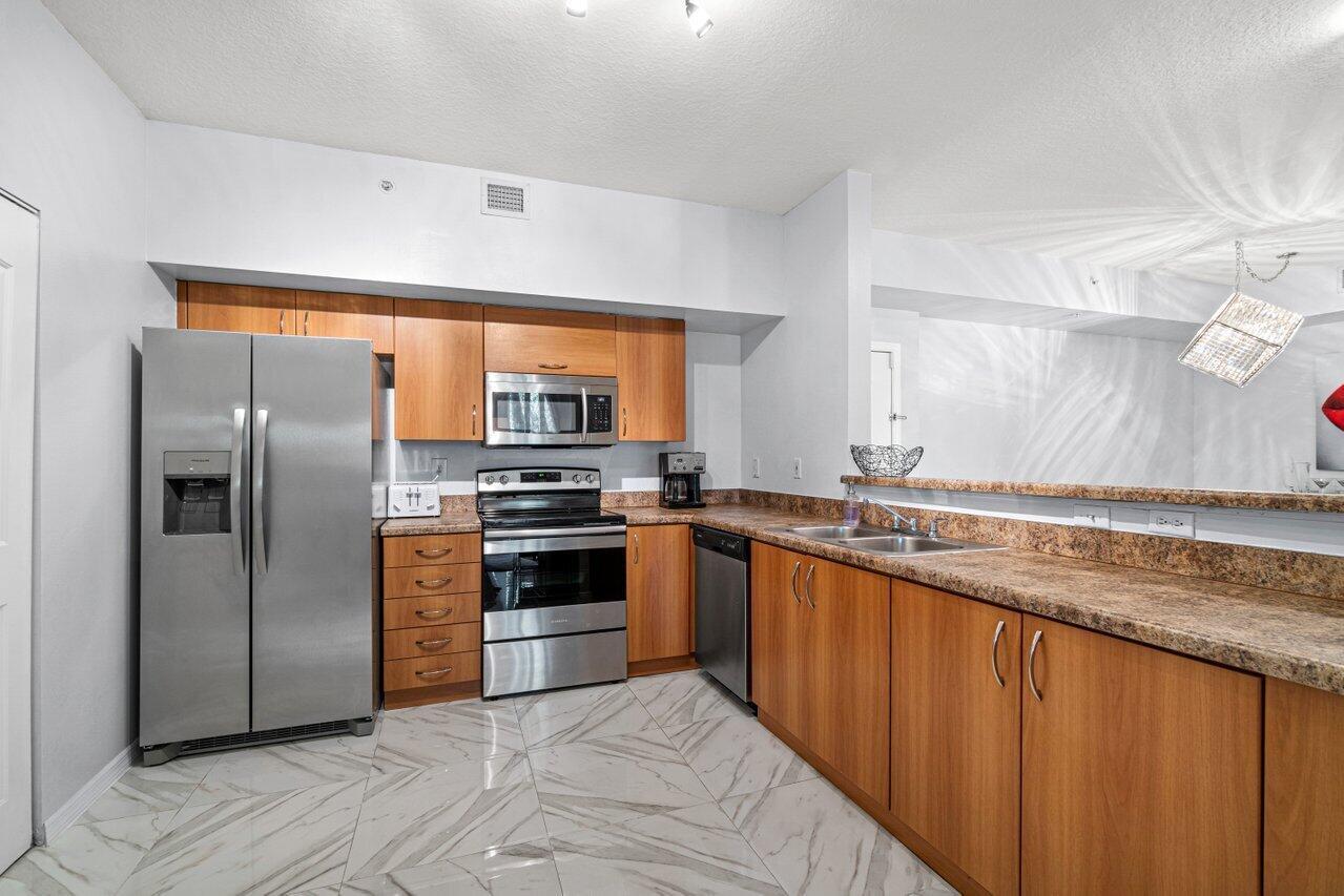 250 NE 3rd Avenue Unit: 1208
