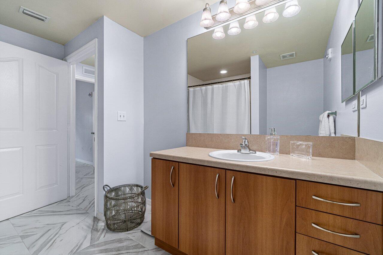 250 NE 3rd Avenue Unit: 1208