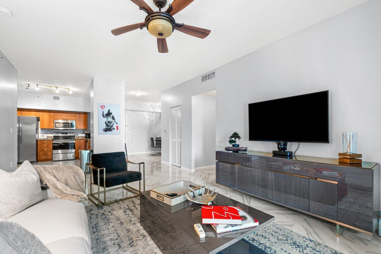 250 NE 3rd Avenue Unit: 1208