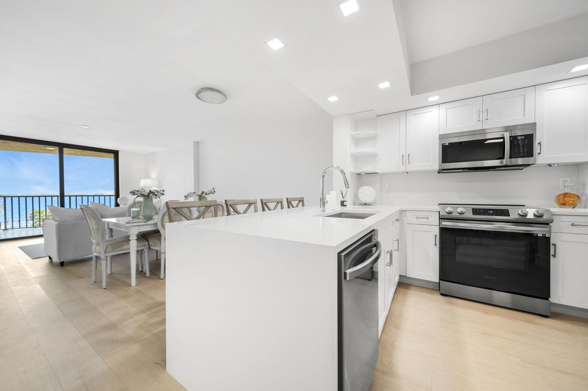896 N Federal Highway Unit: #523
