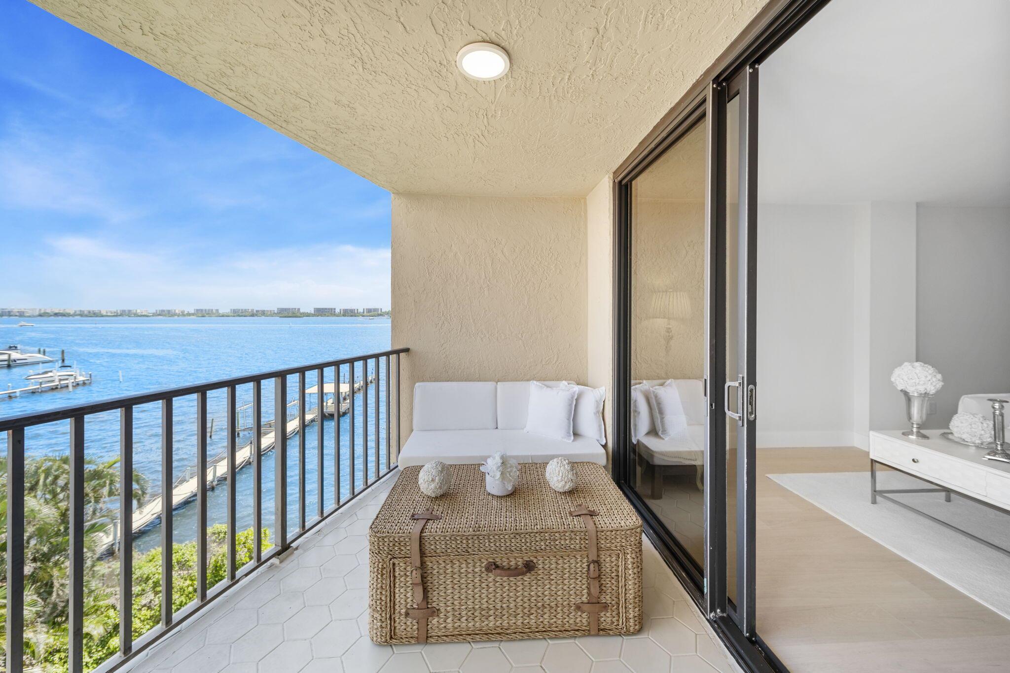 896 N Federal Highway Unit: #523