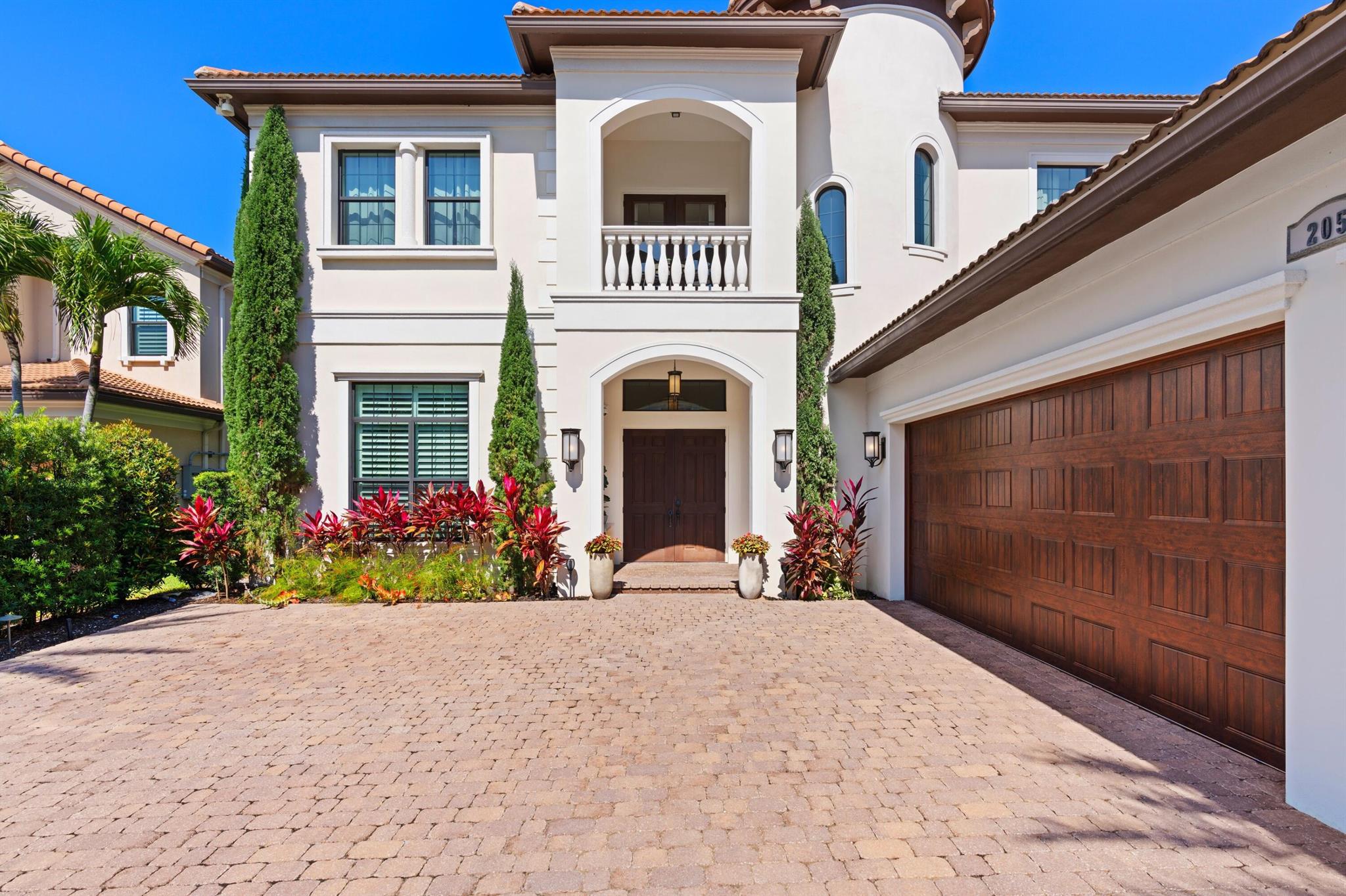 205 Gardenia Isles Drive