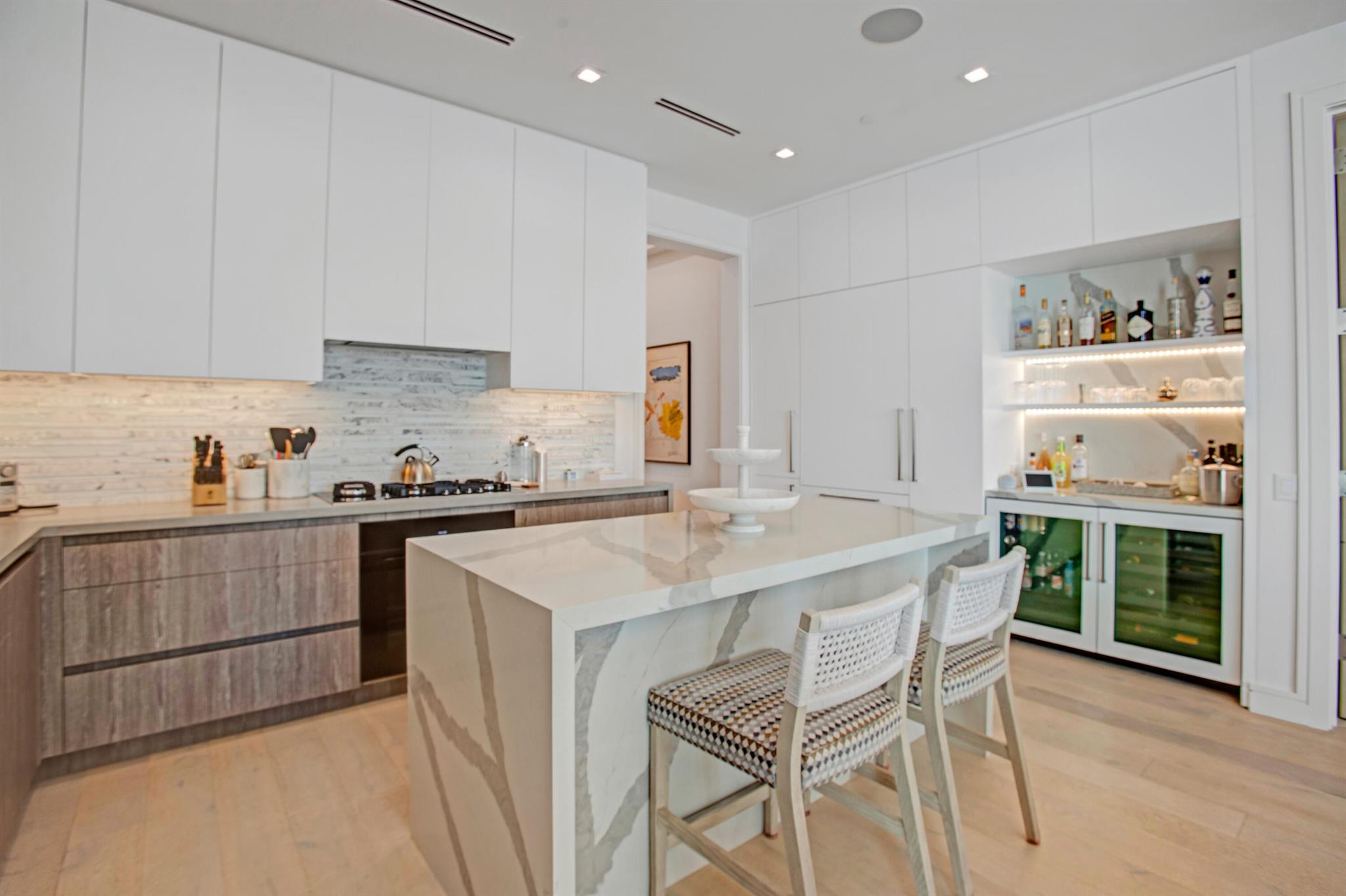 344 Venetian Drive 102