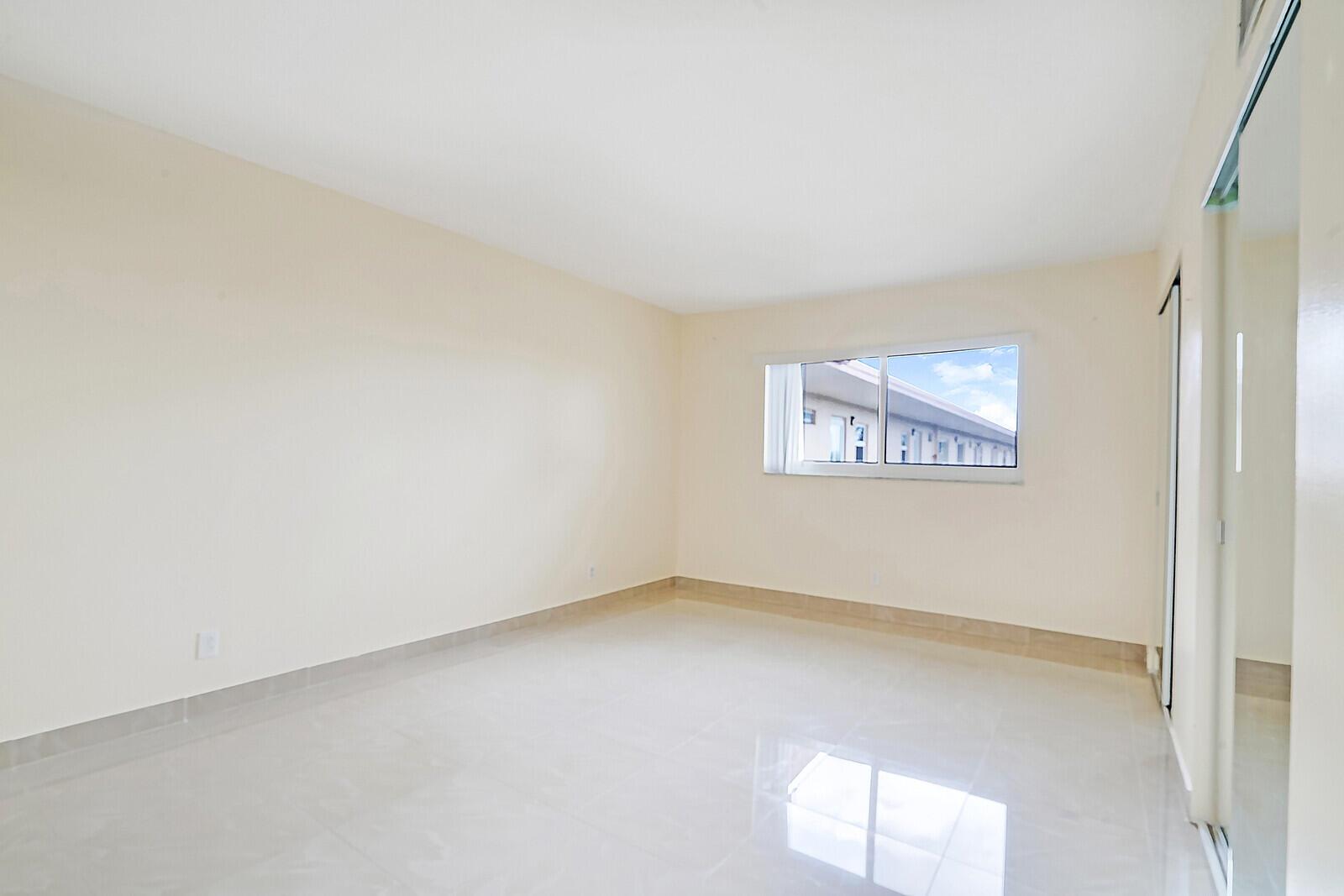 2520 NE 1st Court 405