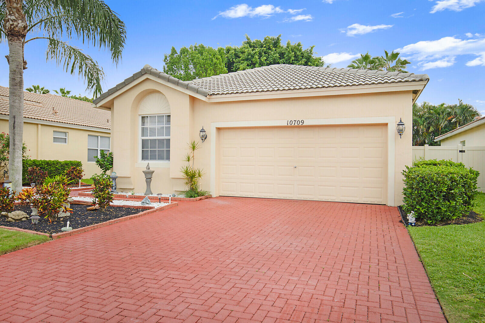10709 Oak Bend Way
