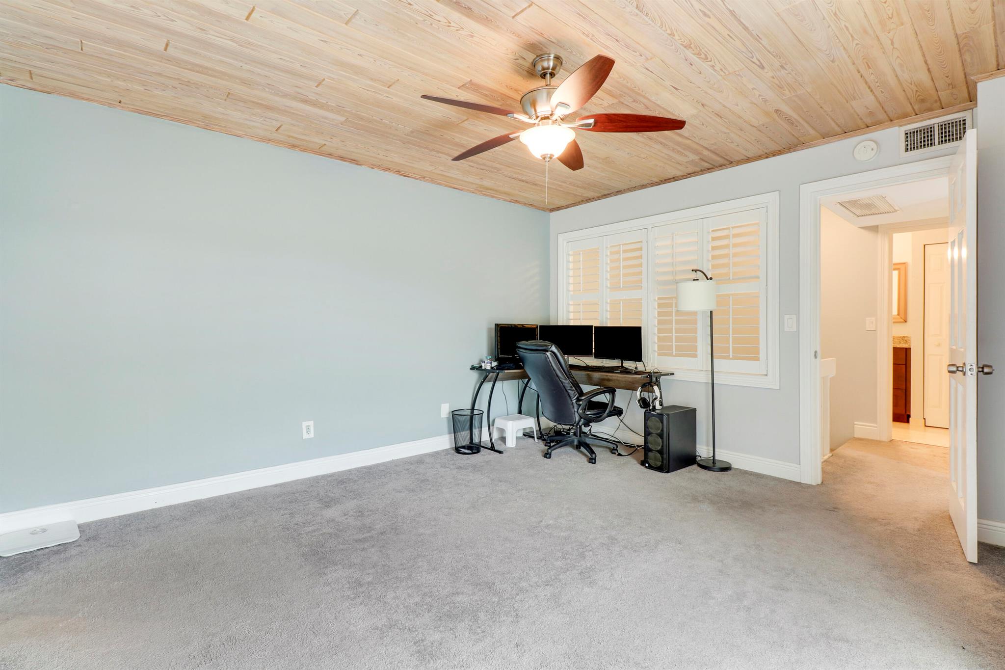 141 E Riverside Drive 9b