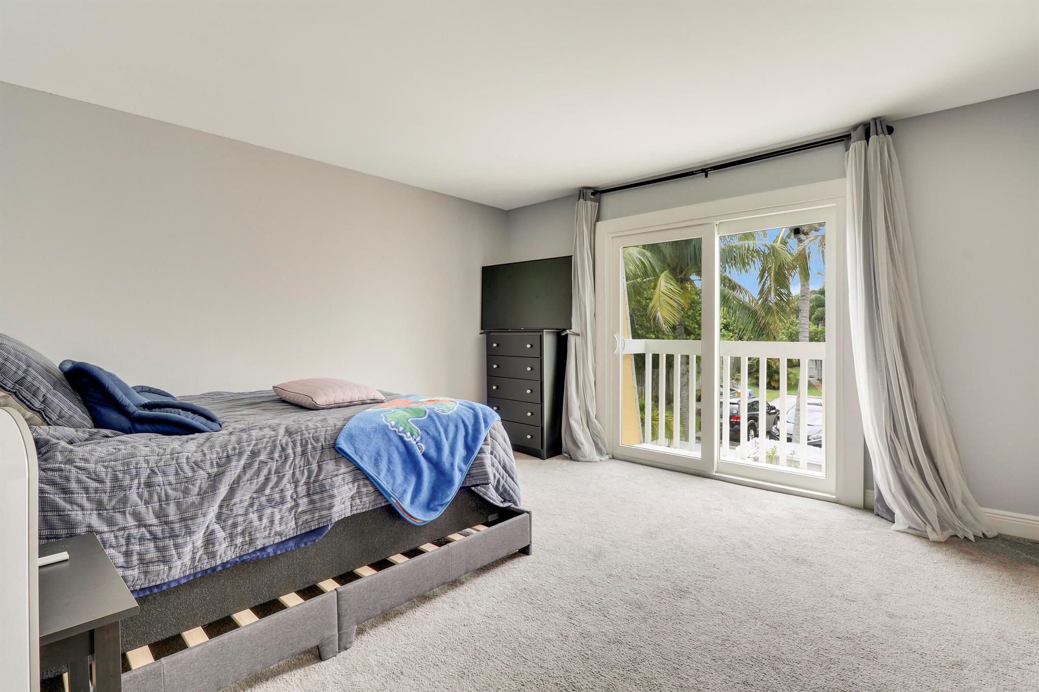 141 E Riverside Drive 9b