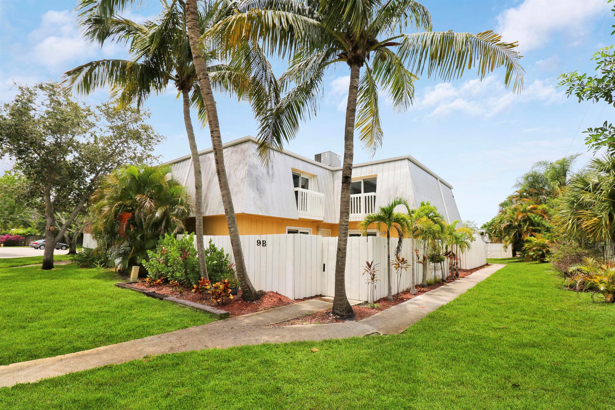 141 E Riverside Drive 9b