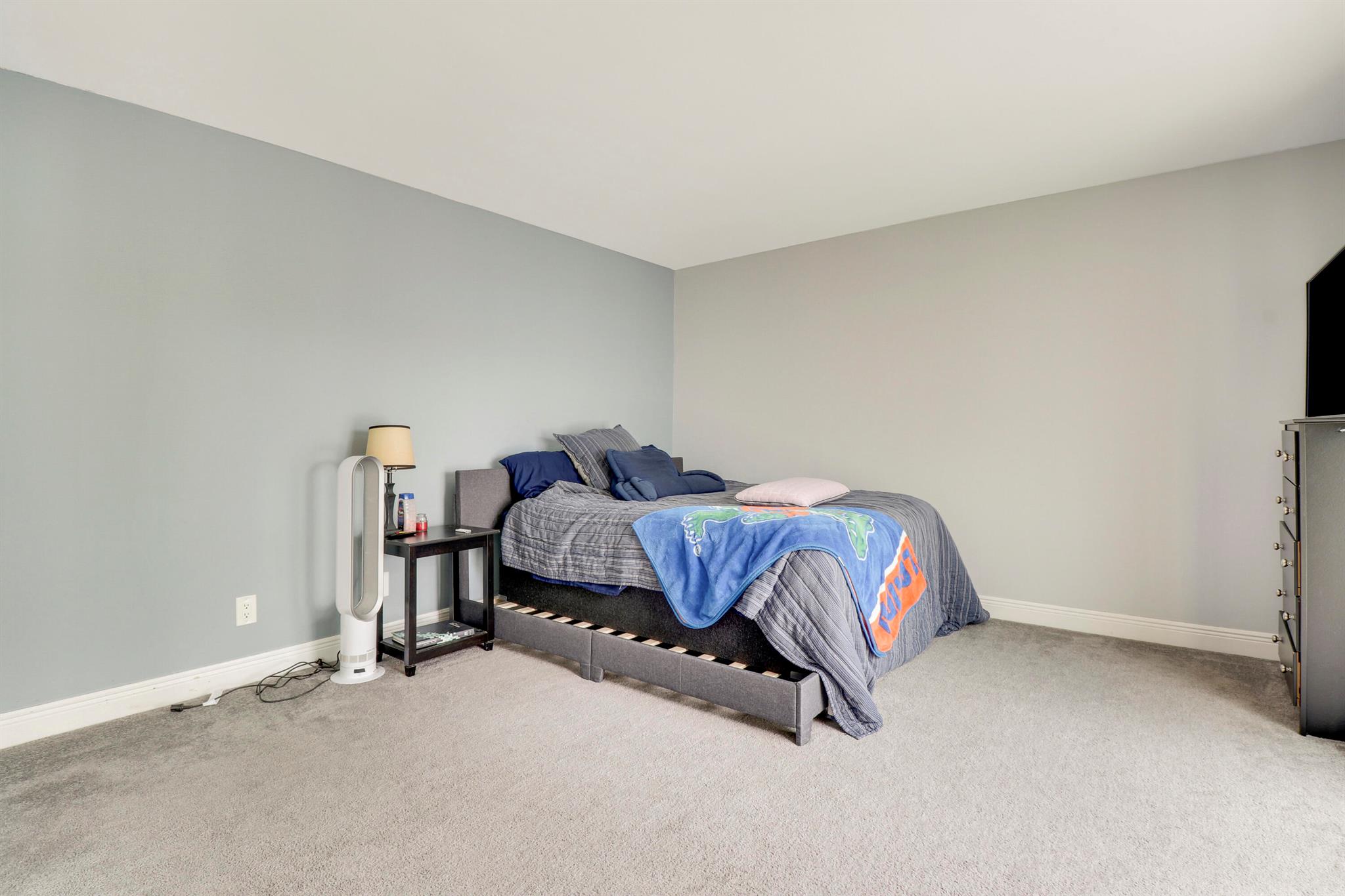 141 E Riverside Drive 9b