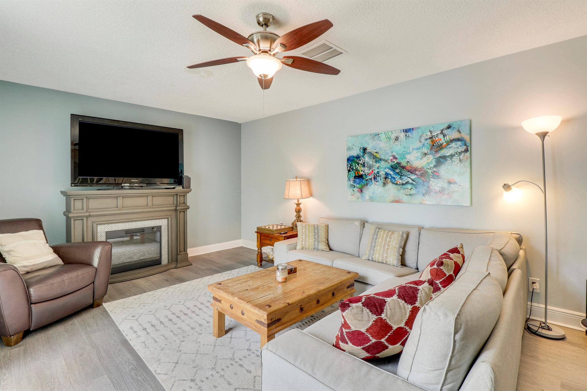 141 E Riverside Drive 9b