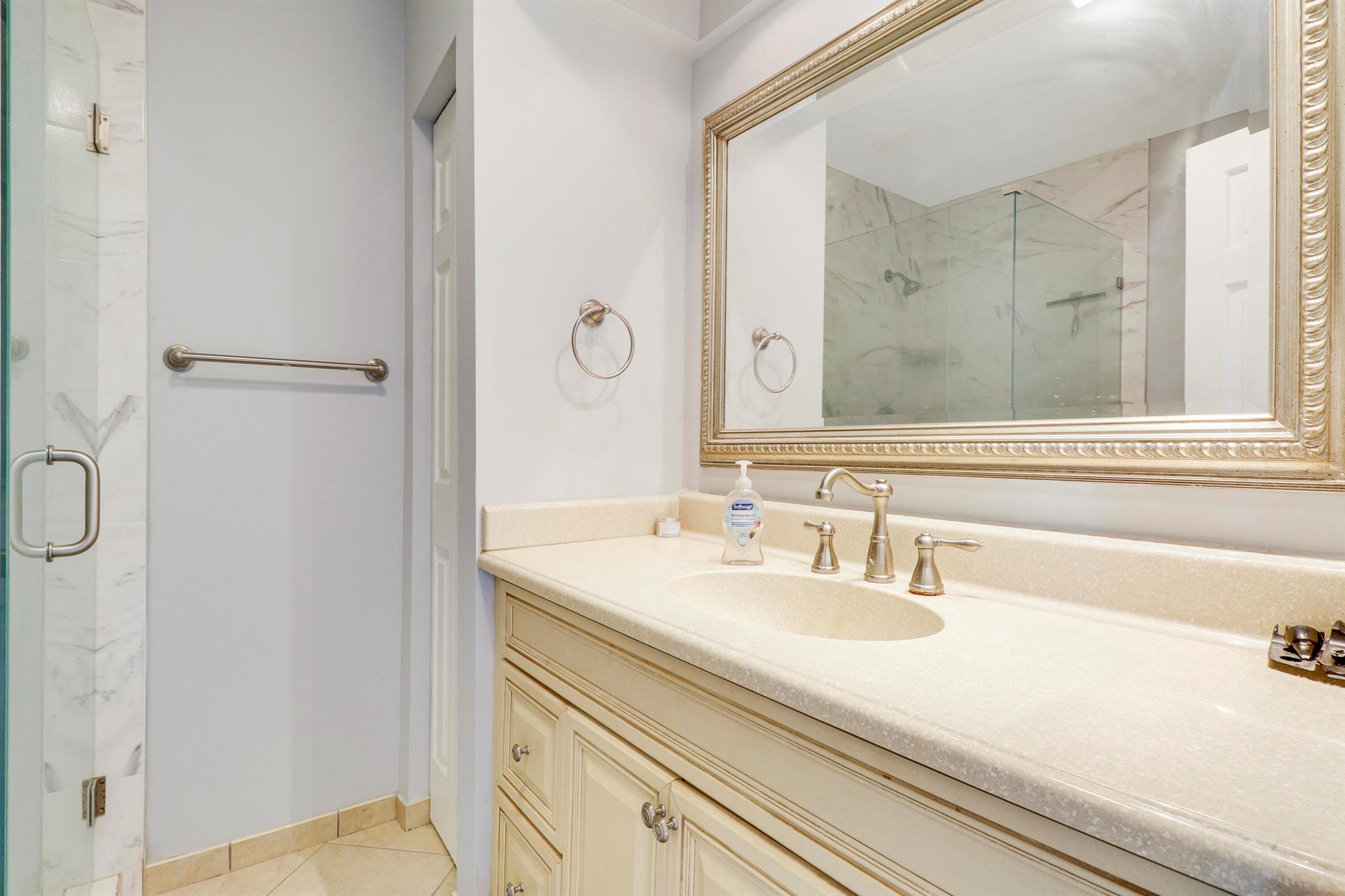 141 E Riverside Drive 9b