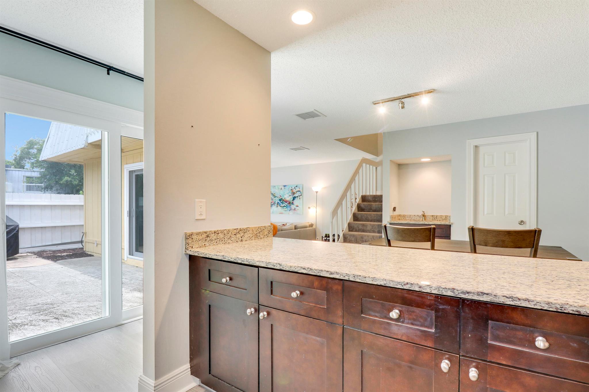 141 E Riverside Drive 9b