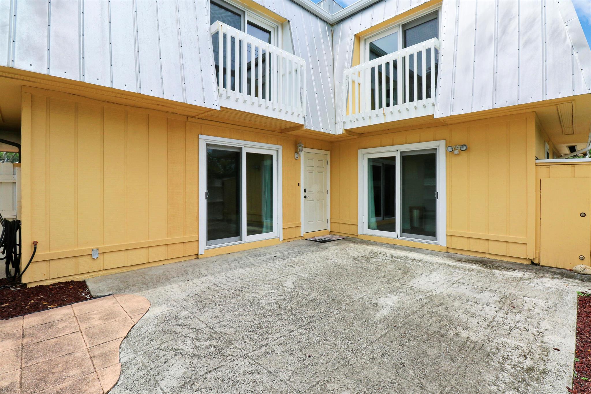 141 E Riverside Drive 9b