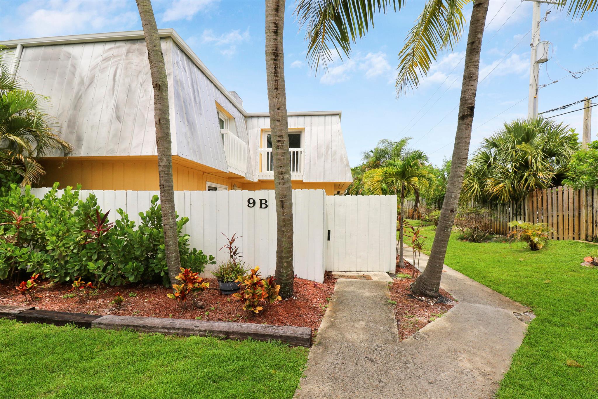 141 E Riverside Drive 9b