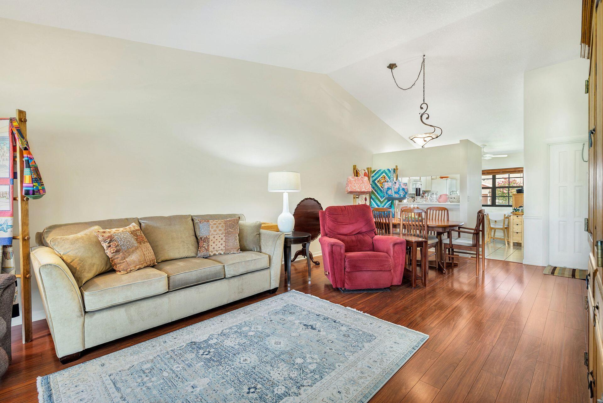 128 Moccasin Trail S