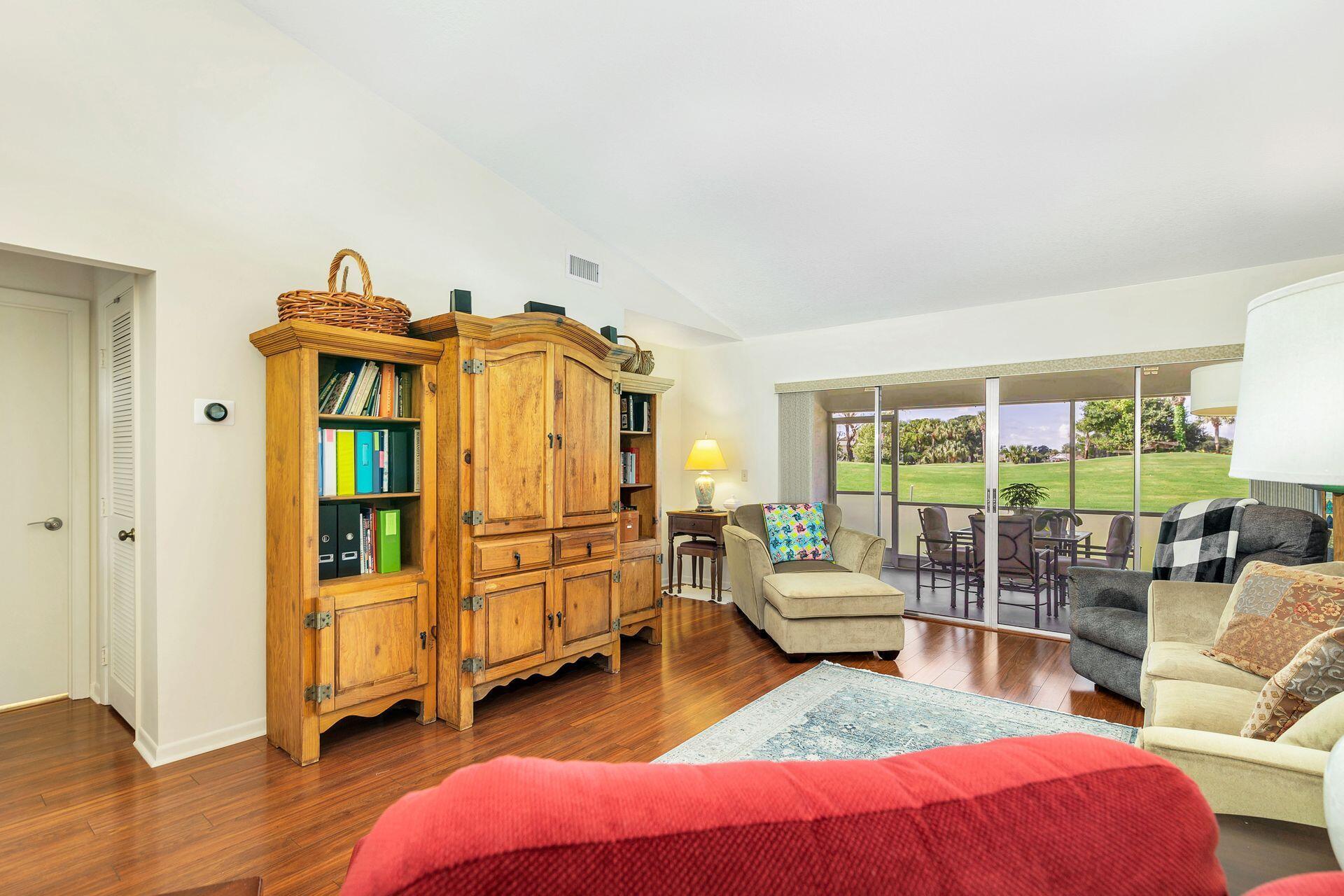 128 Moccasin Trail S