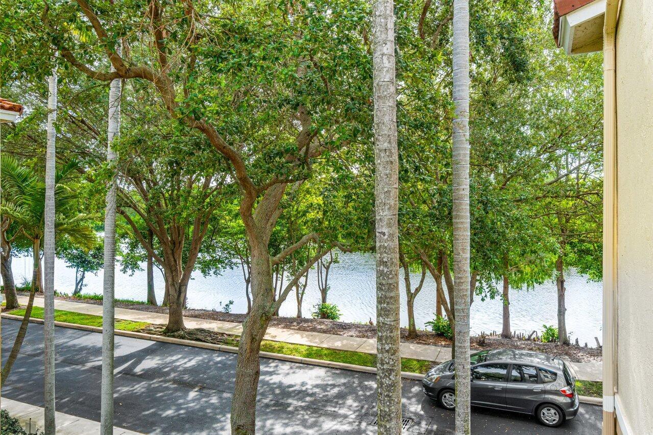 2897 S Greenleaf Circle