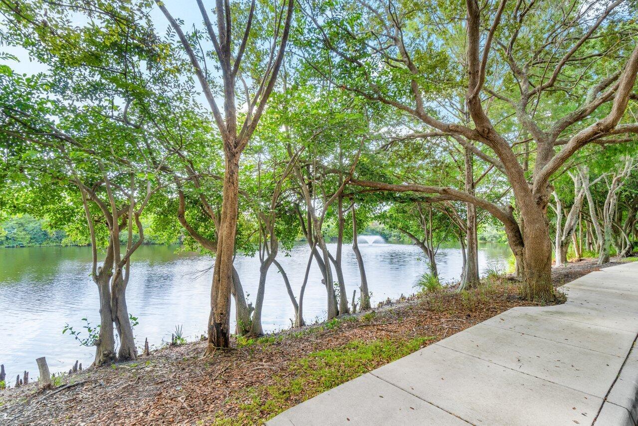 2897 S Greenleaf Circle