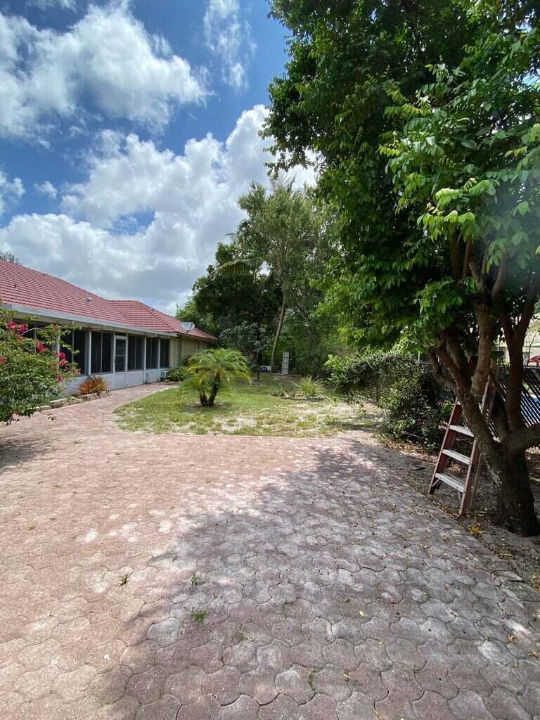 5865 NW 41st Way