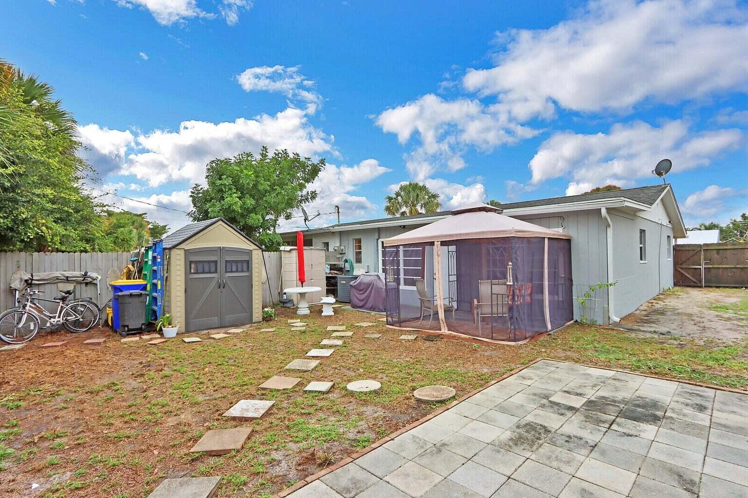 2359 NE Rustic Way