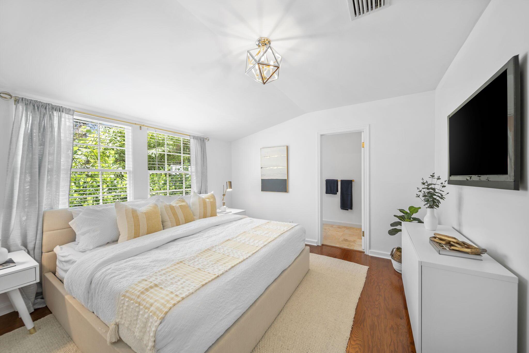 311 N Ocean Breeze