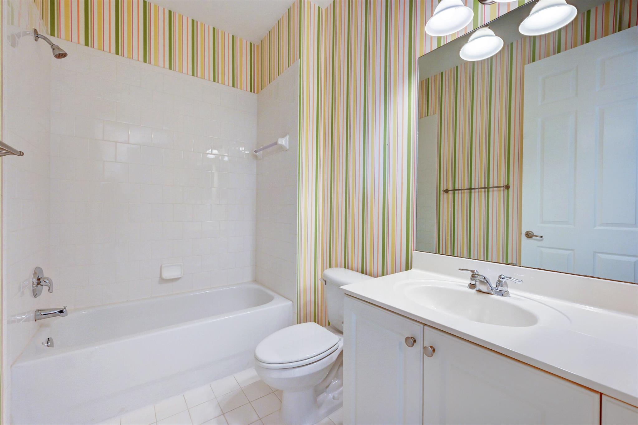 106 S Longport Circle 14a
